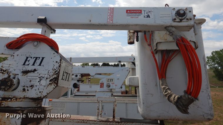 image for item DI0141 2001 Ford F450 Super Duty  bucket truck