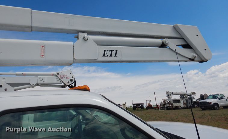 image for item DI0141 2001 Ford F450 Super Duty  bucket truck