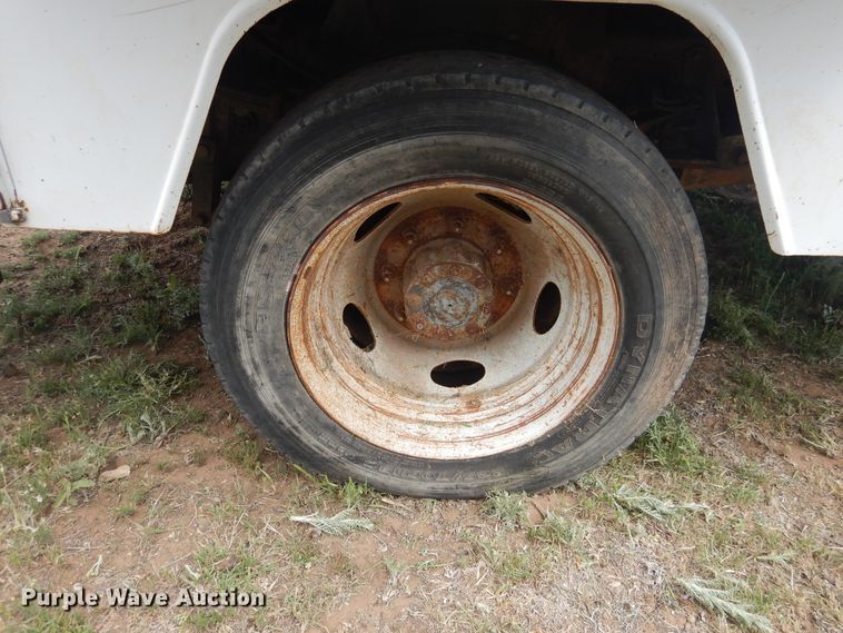 image for item DI0141 2001 Ford F450 Super Duty  bucket truck