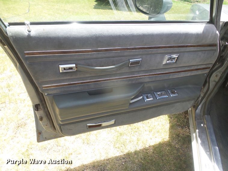 image for item EL9177 1983 Pontiac Bonneville Brougham