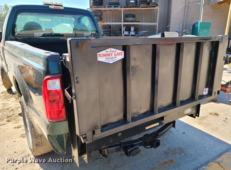 image for item EL9825 Tommy Gate end gate lift