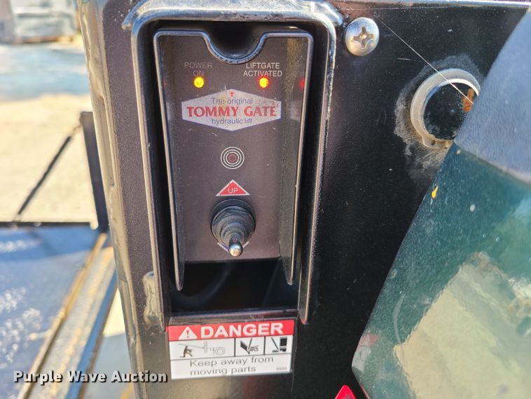 image for item EL9825 Tommy Gate end gate lift