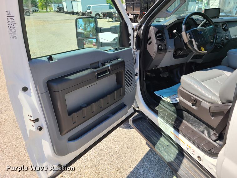 image for item EL9830 2012 Ford F550 Super Duty  utility bed truck