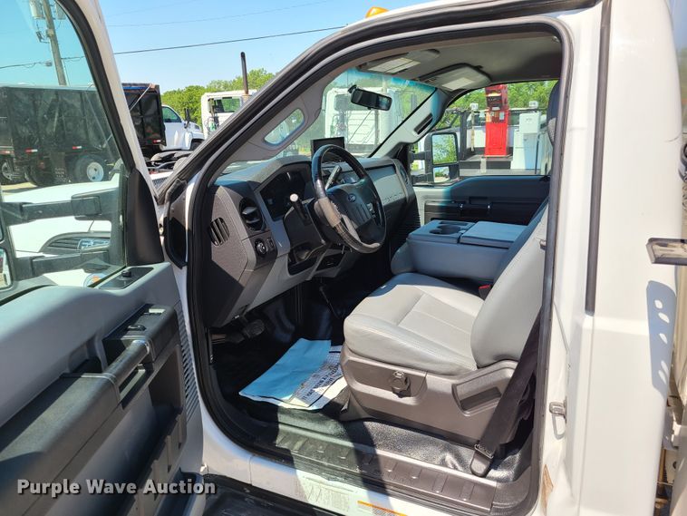 image for item EL9830 2012 Ford F550 Super Duty  utility bed truck