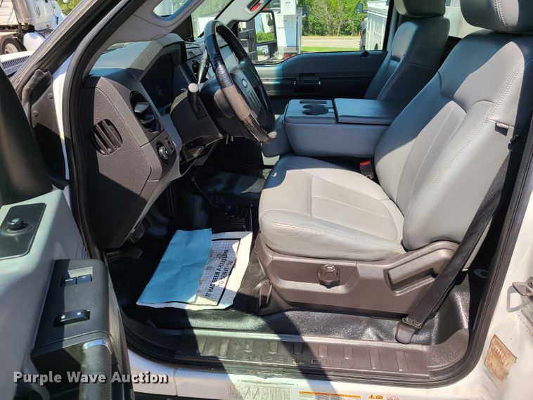 image for item EL9830 2012 Ford F550 Super Duty  utility bed truck