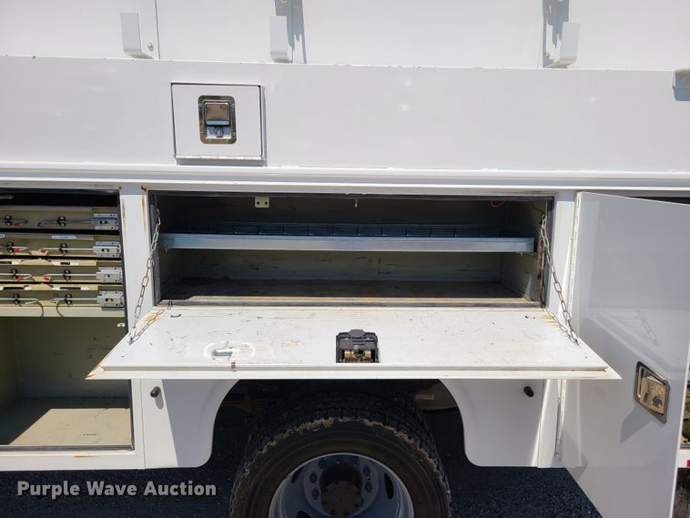 image for item EL9830 2012 Ford F550 Super Duty  utility bed truck