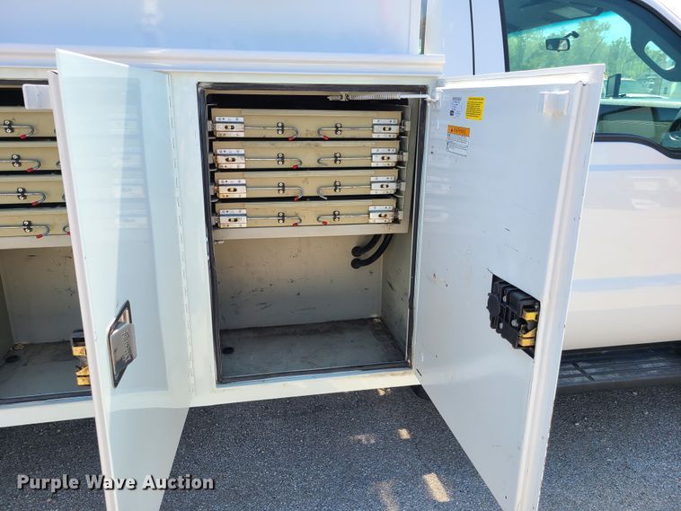 image for item EL9830 2012 Ford F550 Super Duty  utility bed truck