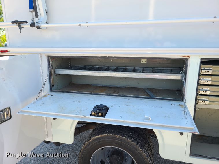 image for item EL9830 2012 Ford F550 Super Duty  utility bed truck