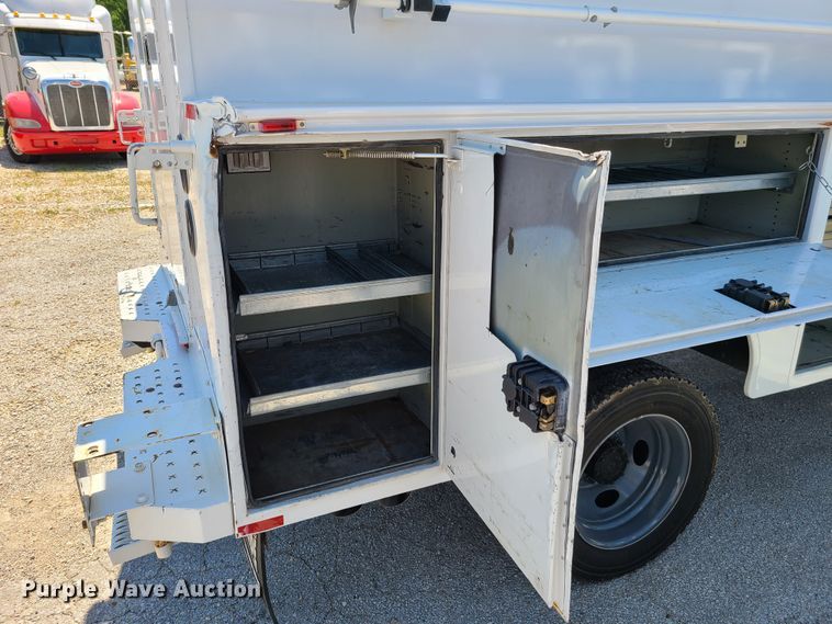 image for item EL9830 2012 Ford F550 Super Duty  utility bed truck