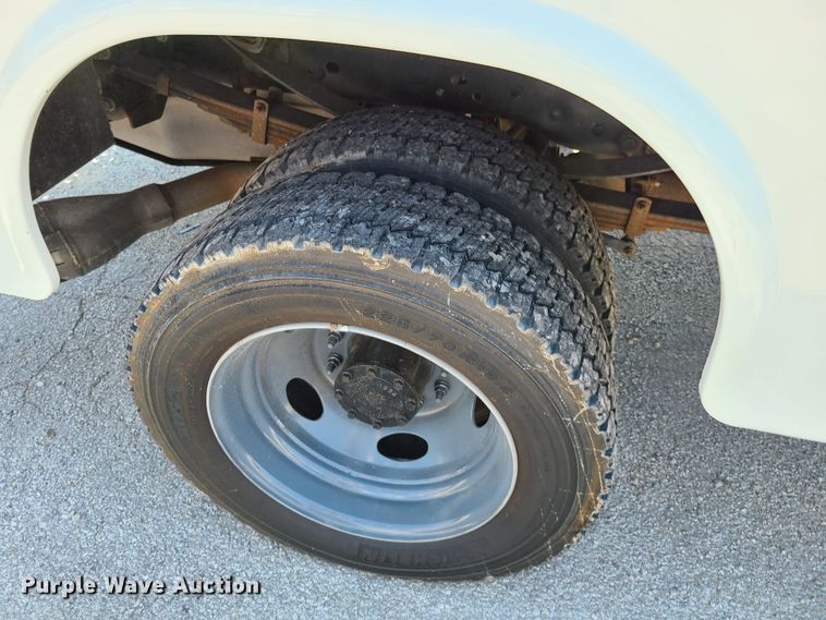 image for item EL9830 2012 Ford F550 Super Duty  utility bed truck