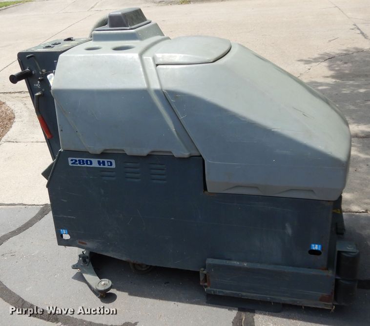 image for item FU9867 Advance 280HD floor scrubber