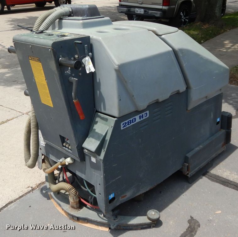 image for item FU9867 Advance 280HD floor scrubber