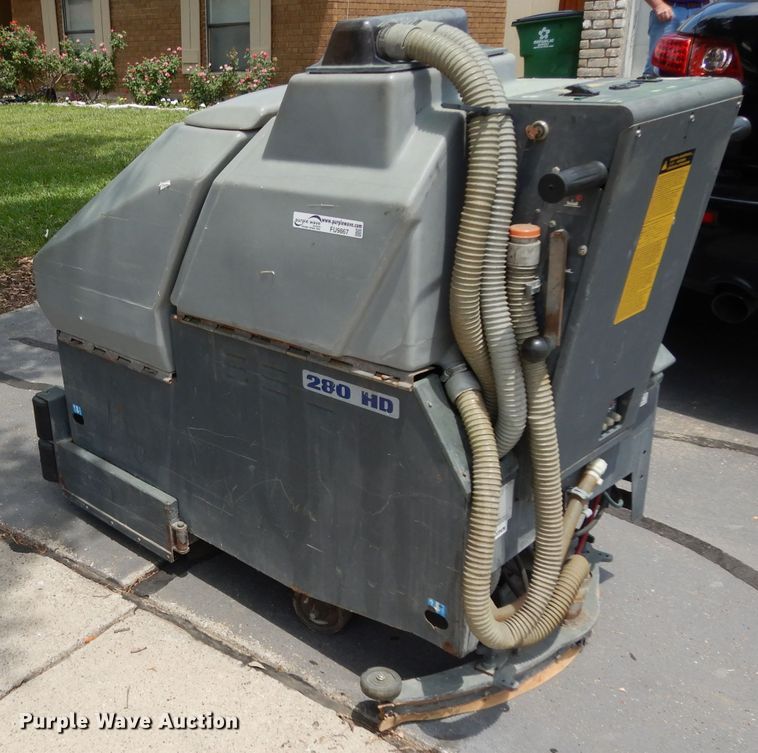 image for item FU9867 Advance 280HD floor scrubber