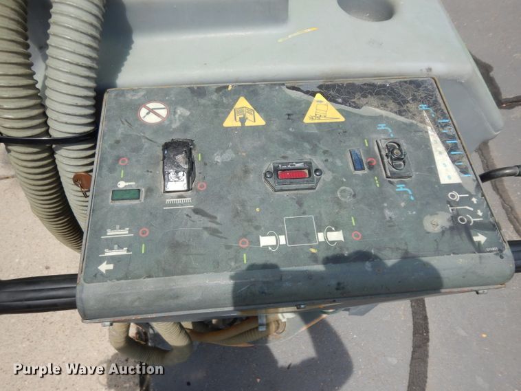 image for item FU9867 Advance 280HD floor scrubber