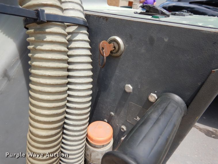 image for item FU9867 Advance 280HD floor scrubber