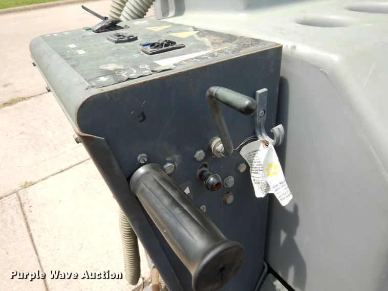 image for item FU9867 Advance 280HD floor scrubber