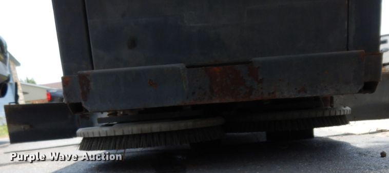 image for item FU9867 Advance 280HD floor scrubber