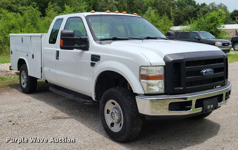 image for item FX9538 2008 Ford F250 Super Duty  SuperCab utility bed pickup truck