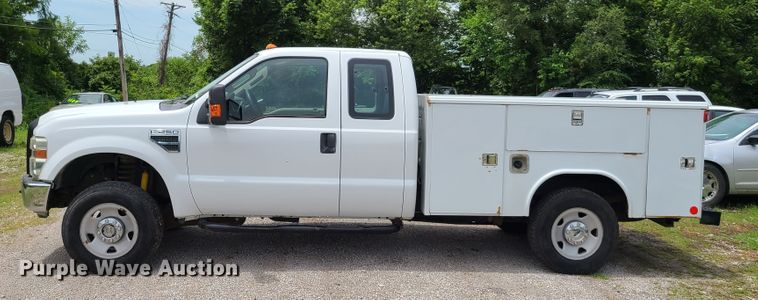 image for item FX9538 2008 Ford F250 Super Duty  SuperCab utility bed pickup truck