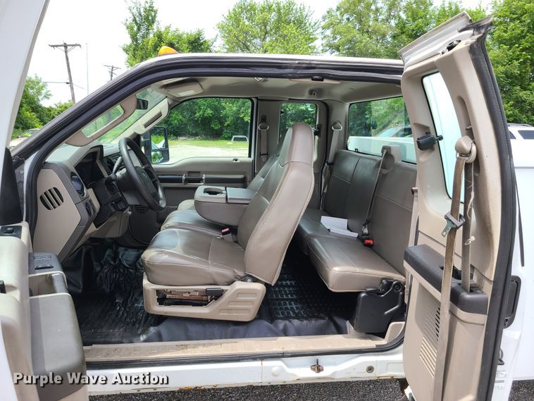 image for item FX9538 2008 Ford F250 Super Duty  SuperCab utility bed pickup truck