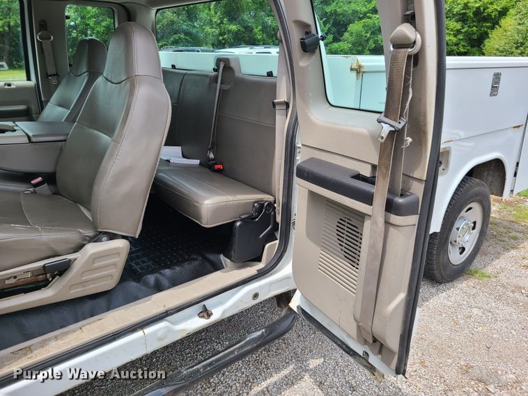 image for item FX9538 2008 Ford F250 Super Duty  SuperCab utility bed pickup truck