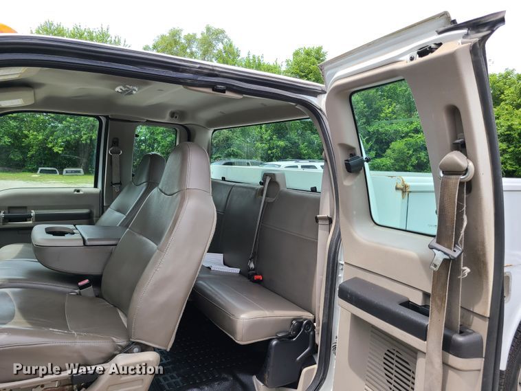 image for item FX9538 2008 Ford F250 Super Duty  SuperCab utility bed pickup truck