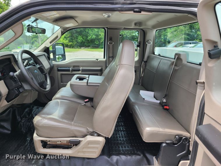 image for item FX9538 2008 Ford F250 Super Duty  SuperCab utility bed pickup truck