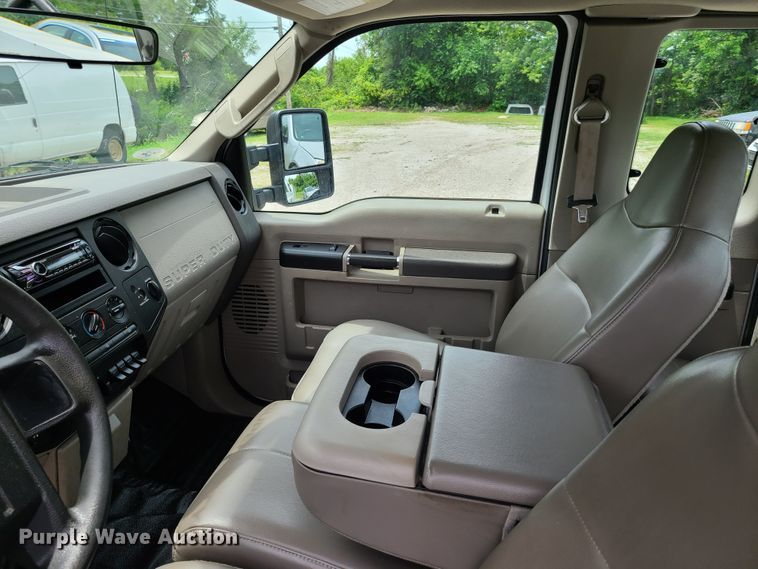 image for item FX9538 2008 Ford F250 Super Duty  SuperCab utility bed pickup truck