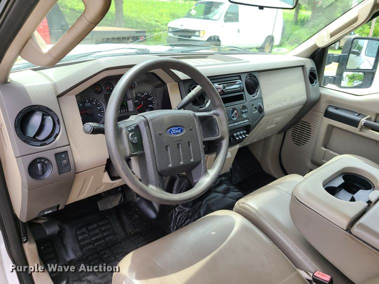image for item FX9538 2008 Ford F250 Super Duty  SuperCab utility bed pickup truck