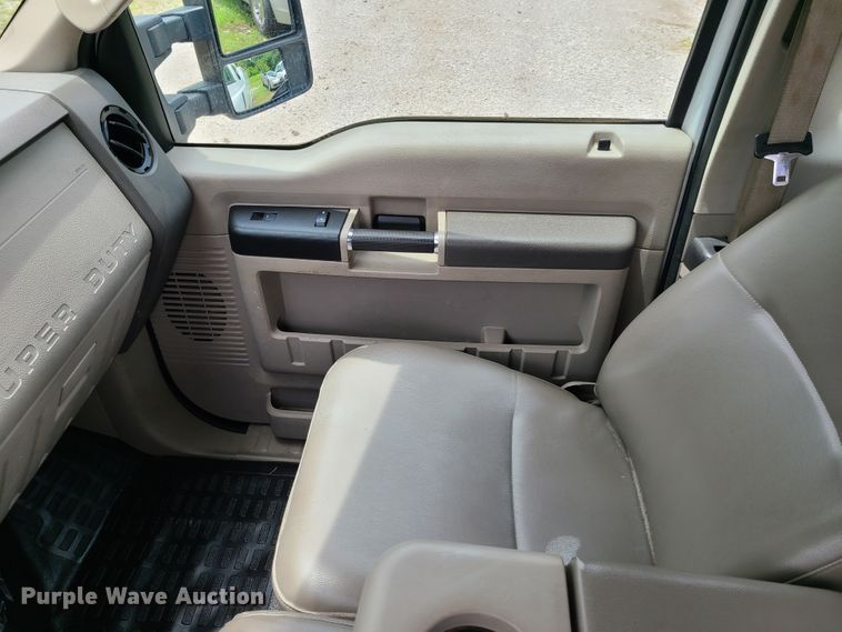 image for item FX9538 2008 Ford F250 Super Duty  SuperCab utility bed pickup truck