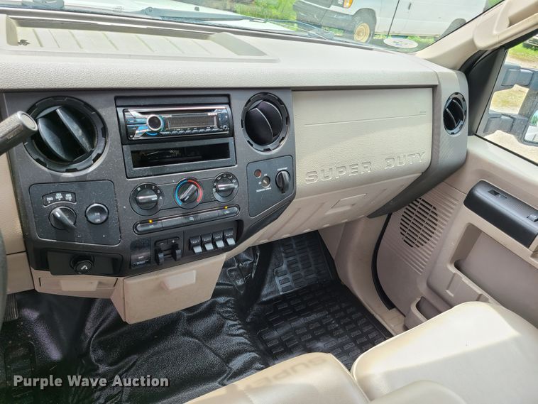 image for item FX9538 2008 Ford F250 Super Duty  SuperCab utility bed pickup truck