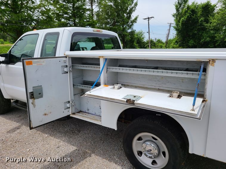 image for item FX9538 2008 Ford F250 Super Duty  SuperCab utility bed pickup truck