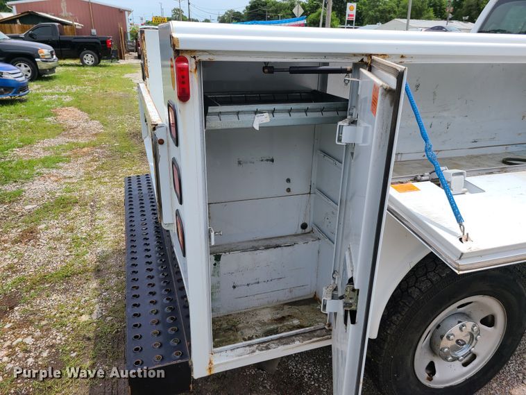 image for item FX9538 2008 Ford F250 Super Duty  SuperCab utility bed pickup truck