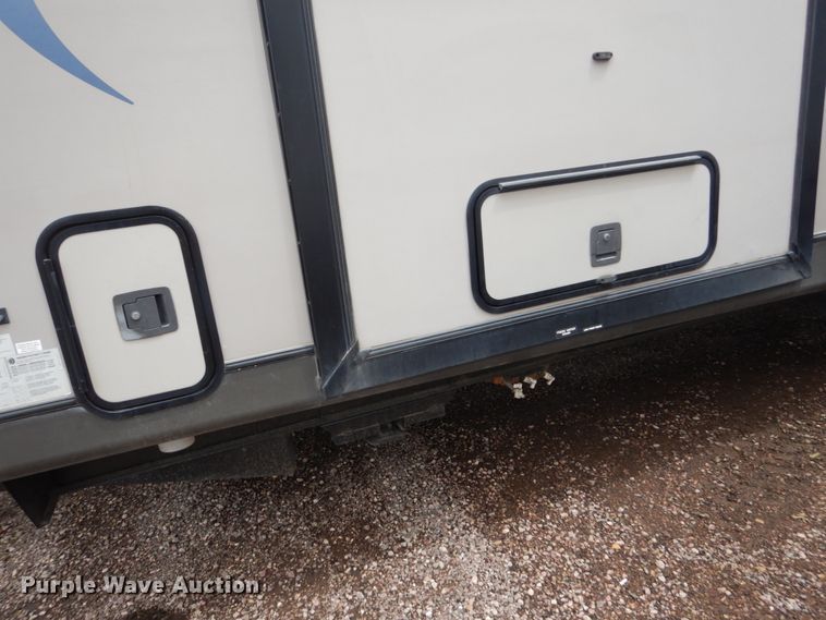 image for item GA9104 2015 Lacrosse Luxury Lite camper