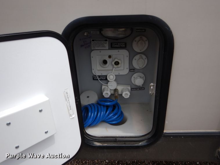 image for item GA9104 2015 Lacrosse Luxury Lite camper