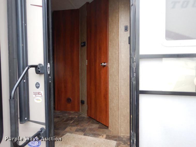 image for item GA9104 2015 Lacrosse Luxury Lite camper