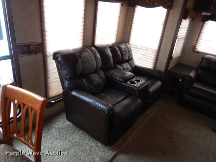 image for item GA9104 2015 Lacrosse Luxury Lite camper