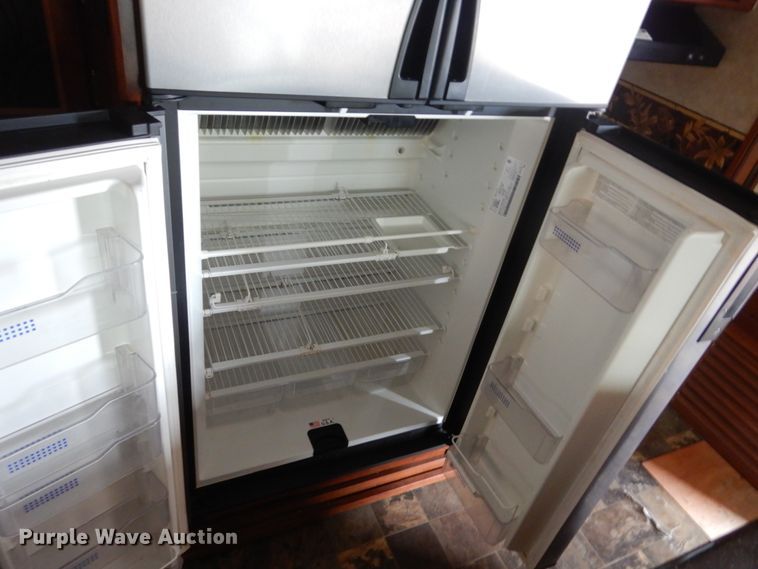 image for item GA9104 2015 Lacrosse Luxury Lite camper