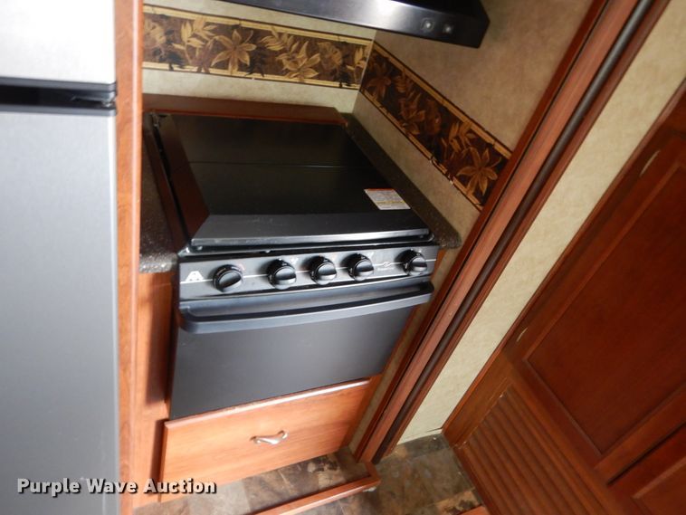 image for item GA9104 2015 Lacrosse Luxury Lite camper