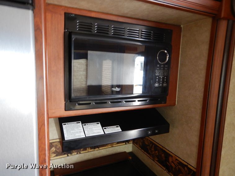 image for item GA9104 2015 Lacrosse Luxury Lite camper