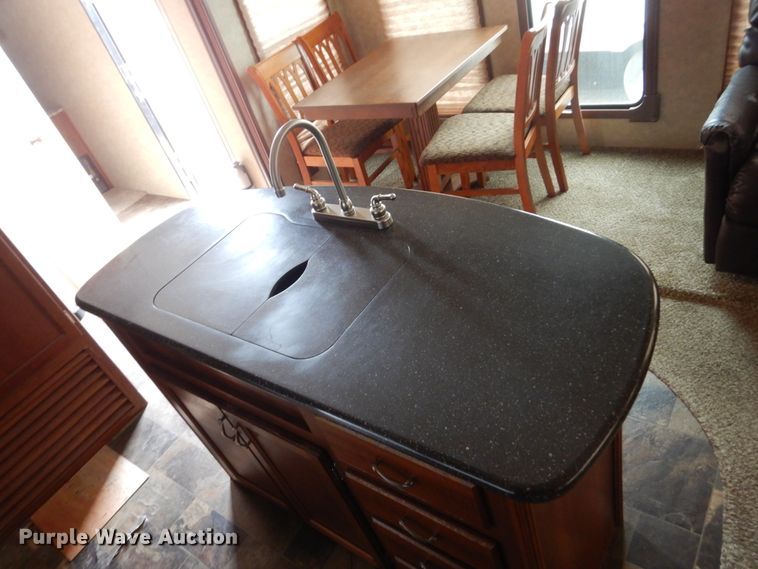 image for item GA9104 2015 Lacrosse Luxury Lite camper