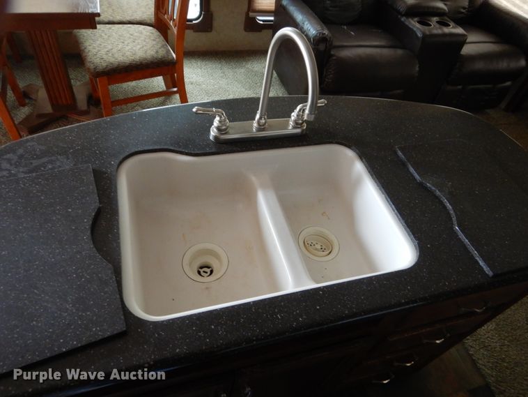 image for item GA9104 2015 Lacrosse Luxury Lite camper