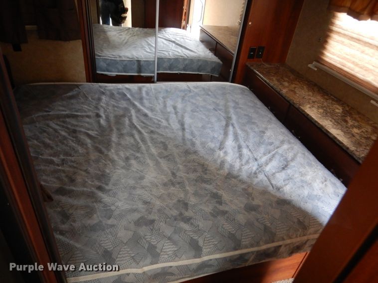 image for item GA9104 2015 Lacrosse Luxury Lite camper