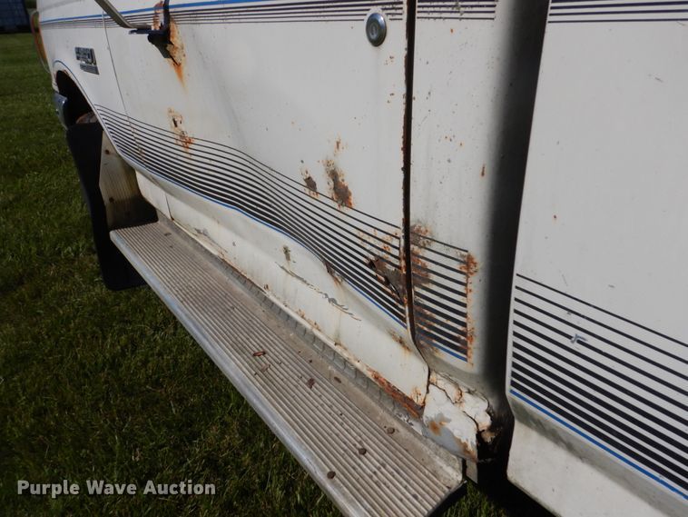 image for item GA9116 1988 Ford F250  pickup truck