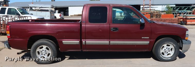 image for item GD9809 2001 Chevrolet Silverado 1500 Ext. Cab pickup truck