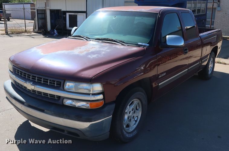 image for item GD9809 2001 Chevrolet Silverado 1500 Ext. Cab pickup truck