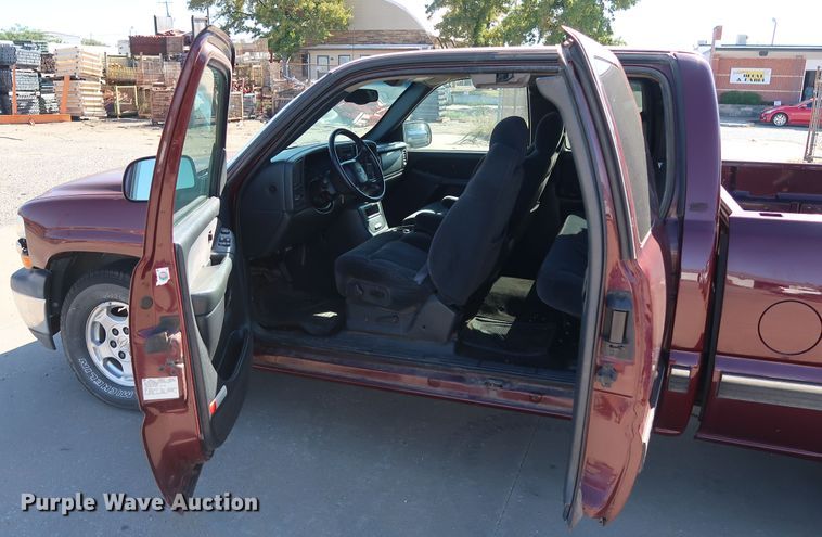 image for item GD9809 2001 Chevrolet Silverado 1500 Ext. Cab pickup truck