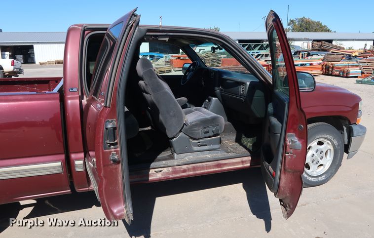 image for item GD9809 2001 Chevrolet Silverado 1500 Ext. Cab pickup truck