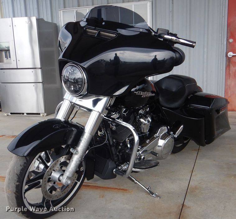 image for item GF9245 2017 Harley Davidson Street Glide motorcycle