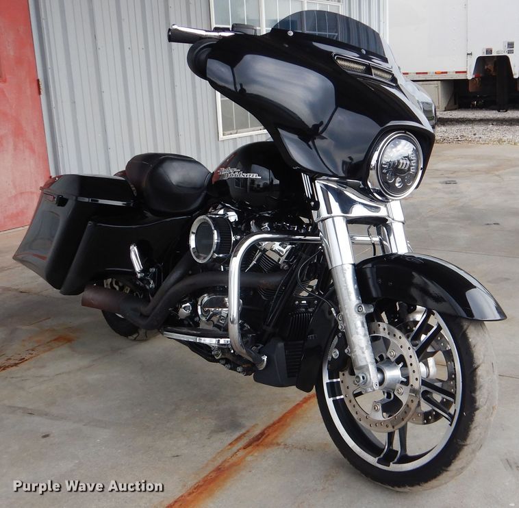 image for item GF9245 2017 Harley Davidson Street Glide motorcycle